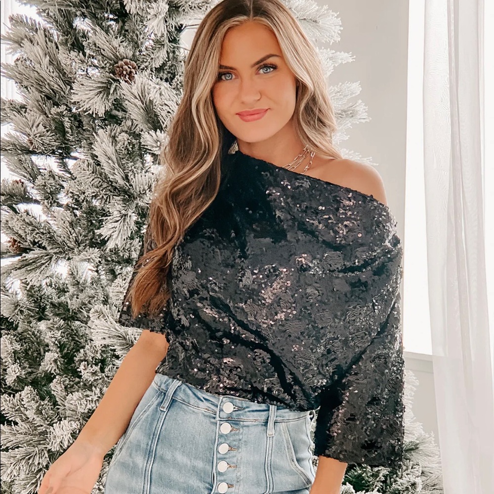 READY FOR VEGAS CROPPED SEQUIN TOP (BLACK)